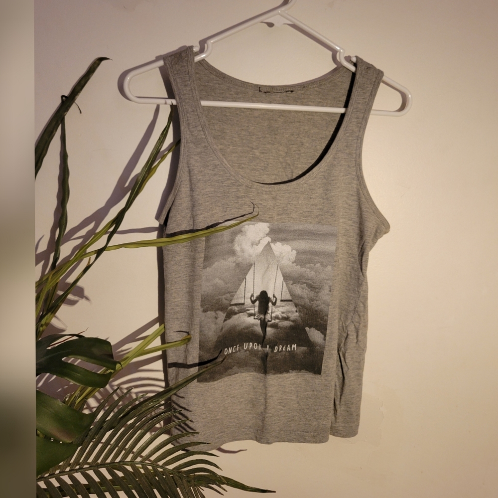 Gray tank top